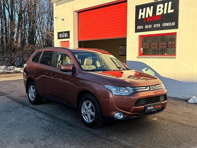 Begagnad Mitsubishi Outlander 150 HK (110 kW) 2013 Brun SUV