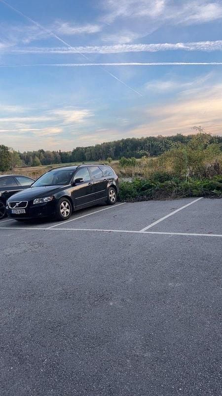 Svart Begagnad 2008 Volvo V50 Momentum Kombi | 42 000 kr (Marknadspris) - Bild 1/4