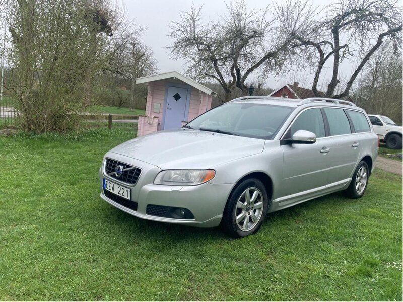 Grå Begagnad 2010 Volvo V70 Summum Kombi | 50 000 kr (Marknadspris) - Bild 1/4