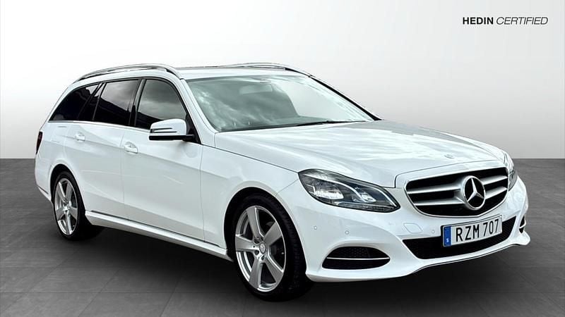 Vit (white) Begagnad 2016 Mercedes E220 Kombi | 199 000 kr (Bra pris) - Bild 1/4
