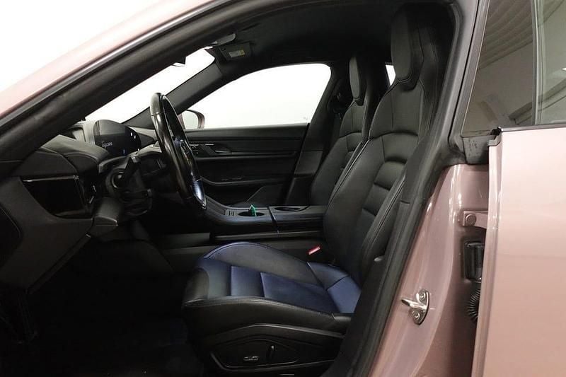 Begagnad Porsche Taycan Sport 319 kW (435 HK) 2021 Rosa