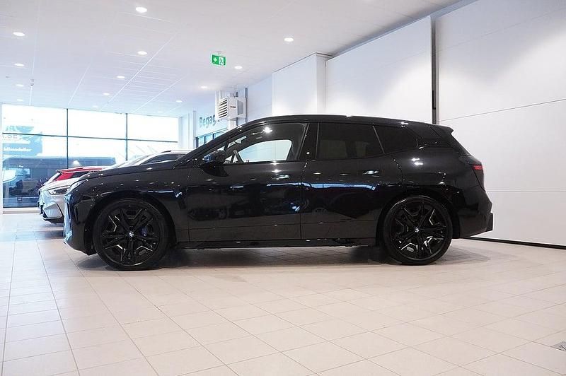 Begagnad BMW iX M Sport 400 kW (544 HK) 2025 Svart SUV