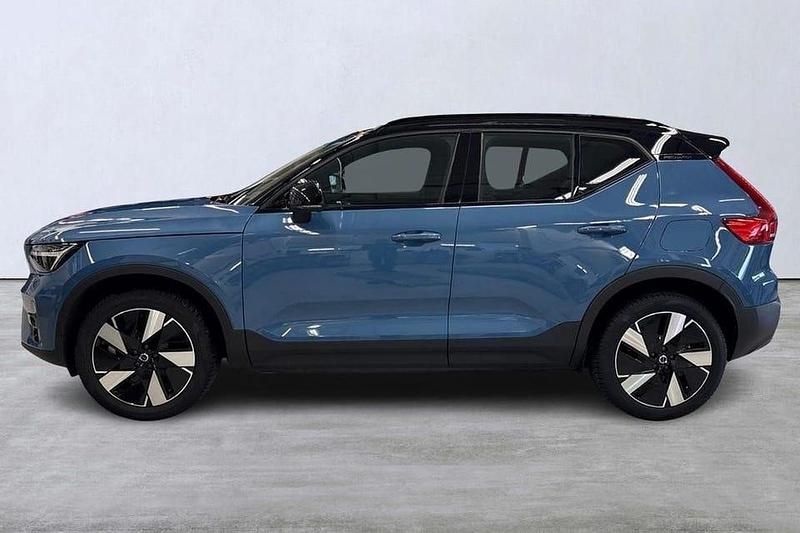 Begagnad Volvo XC40 Plus 188 kW (256 HK) 2023 Blå SUV