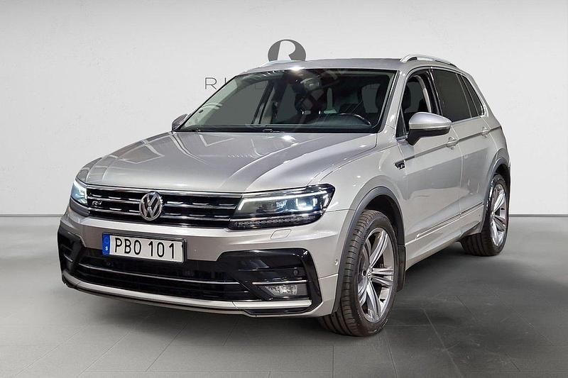 Grå Begagnad 2019 VW Tiguan R-line SUV | 219 900 kr (Marknadspris) - Bild 1/3