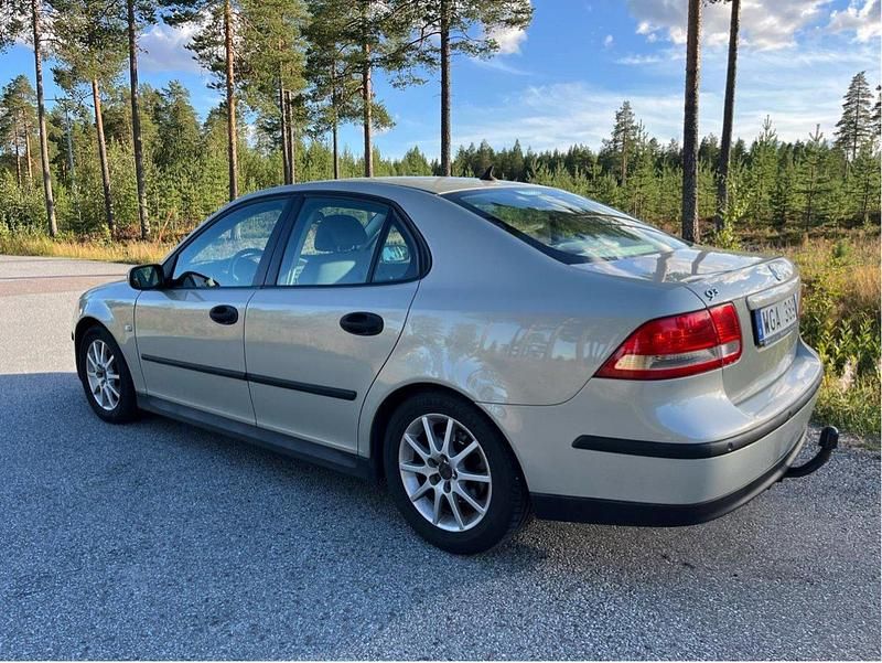 Gul Begagnad 2005 Saab 9-3 Linear Sedan | 35 000 kr (Dyr) - Bild 1/4