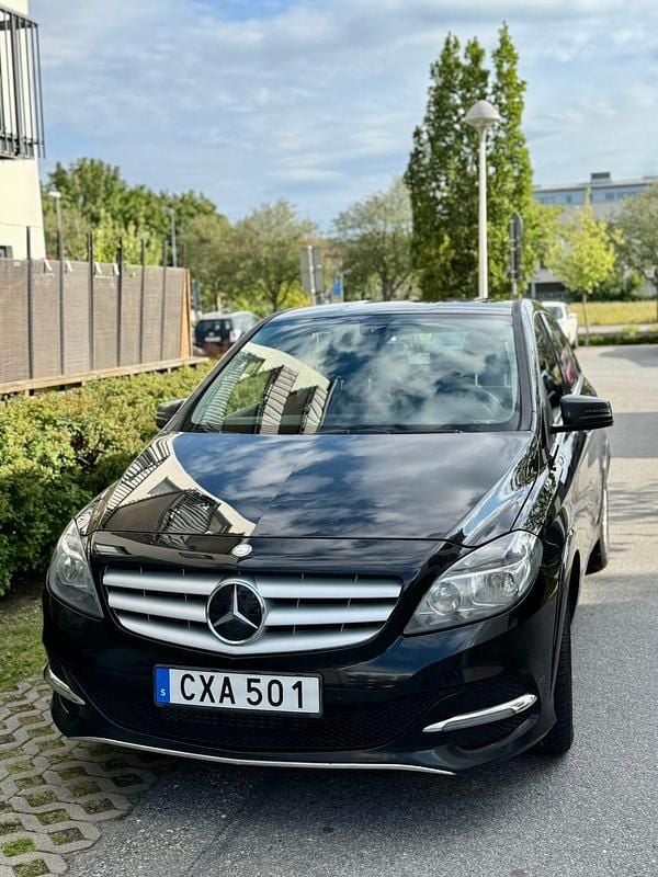 Begagnad Mercedes B200 156 HK (114 kW) 2014 Minibuss