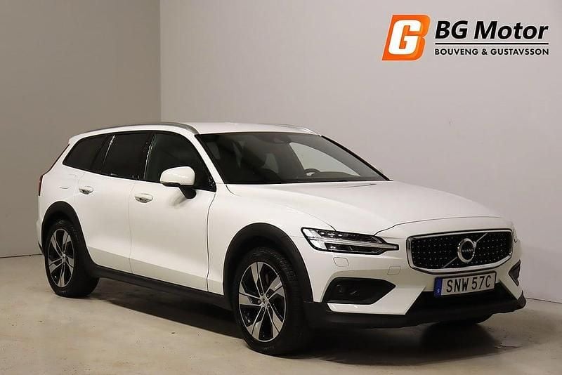 Vit Begagnad 2019 Volvo V60 CC Momentum Kombi | 349 500 kr (Dyr) - Bild 1/3