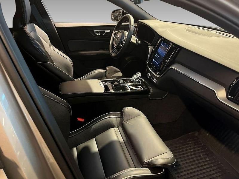 Ny Volvo V60 Plus 355 HK (261 kW) 2025 Grå Kombi