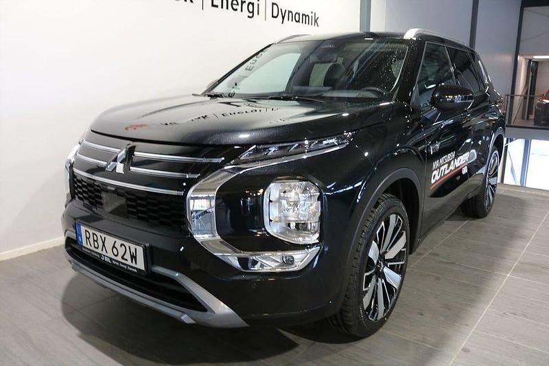 Begagnad Mitsubishi Outlander Instyle 306 HK (225 kW) 2025 Black diamond SUV