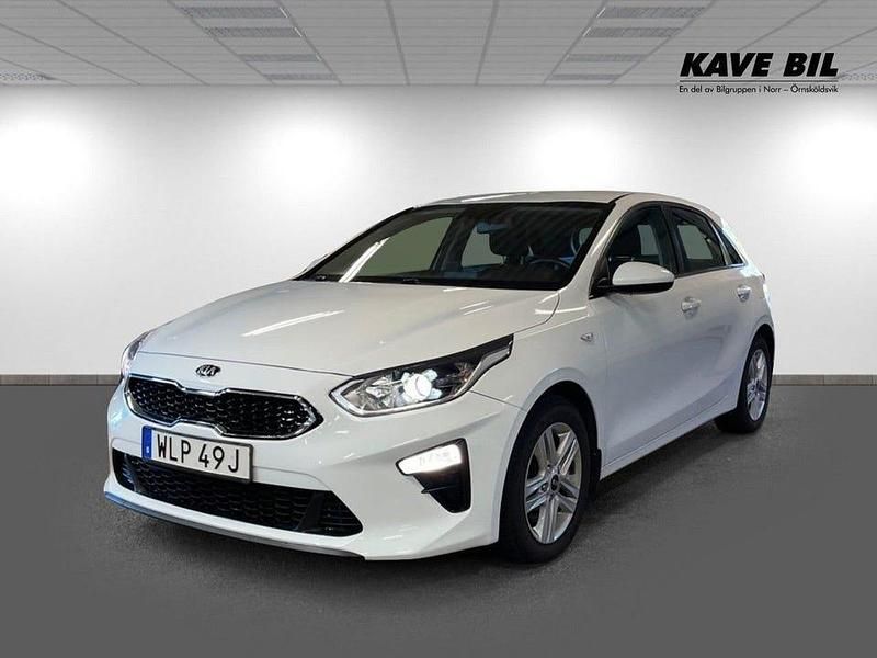 Vit Begagnad 2019 Kia Ceed Halvkombi | 169 900 kr (Marknadspris) - Bild 1/4
