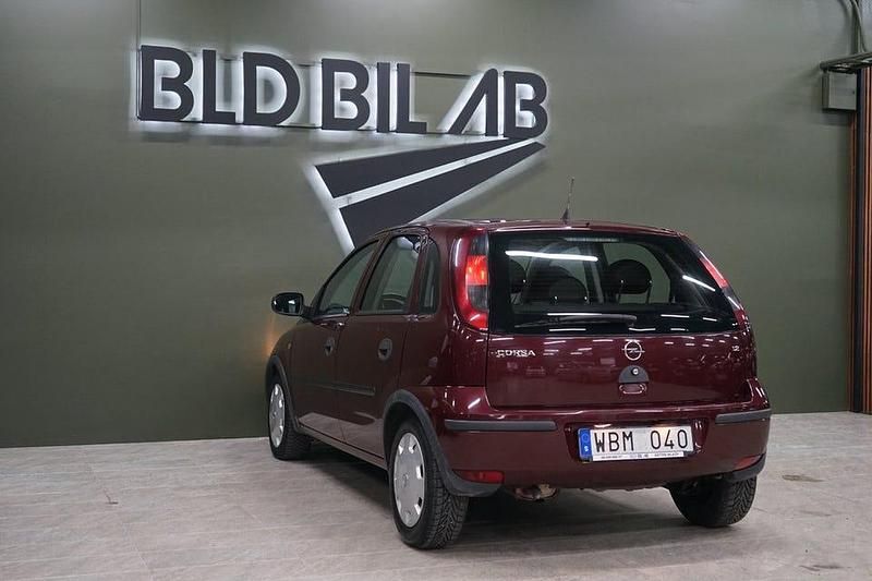 Begagnad Opel Corsa 75 HK (55 kW) 2004 Röd Halvkombi