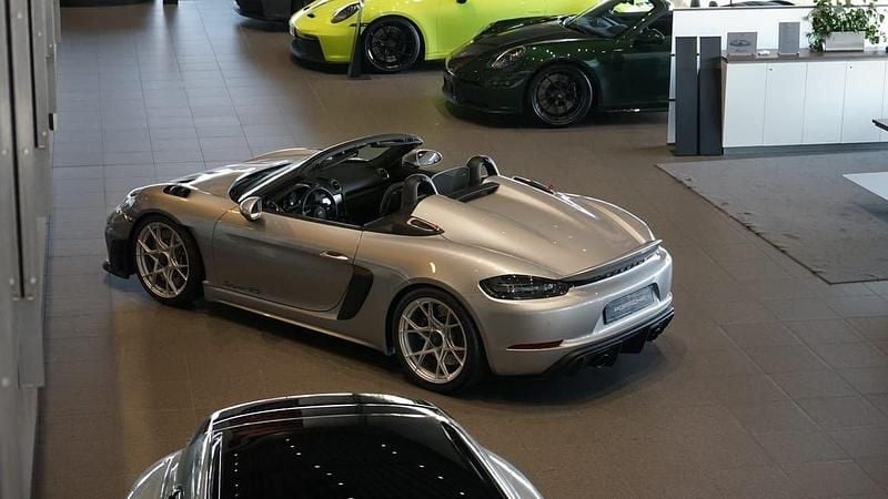 Begagnad Porsche 718 Spyder 508 HK (373 kW) 2024 Flerfärgad Cab