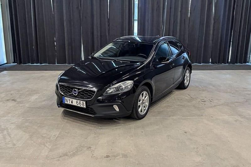 Svart Begagnad 2013 Volvo V40 CC Momentum Kombi | 99 900 kr (Marknadspris) - Bild 1/4