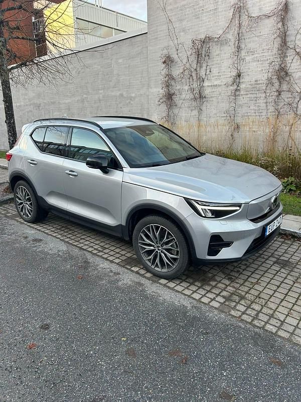 Begagnad 2024 Volvo XC40 SUV | 380 000 kr - Bild 1/4