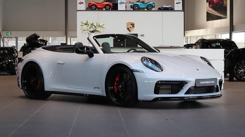 Flerfärgad Begagnad 2024 Porsche 911 Carrera GTS Cab | 1 695 000 kr - Bild 1/4