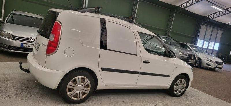 Begagnad Skoda Roomster 75 HK (55 kW) 2013 Vit Minibuss