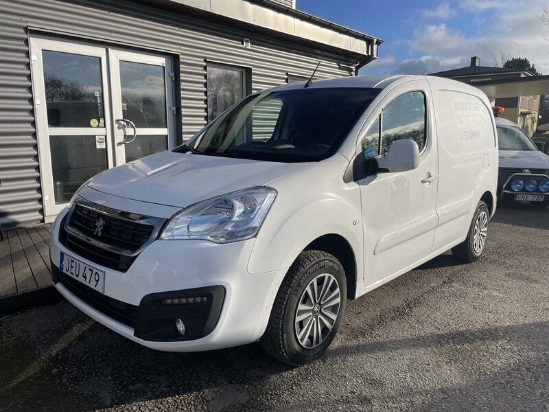 Vit Begagnad 2019 Peugeot Partner Minibuss | 89 000 kr (Superpris) - Bild 1/4
