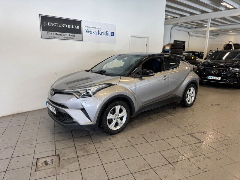 Mörkgrå Begagnad 2016 Toyota C-HR Multidrive S SUV | 209 900 kr (Marknadspris) - Bild 1/4