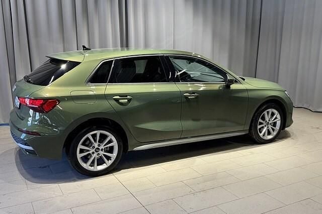 Begagnad Audi A3 Advanced Plus 151 HK (111 kW) 2024 Distriktgrön metallic Halvkombi