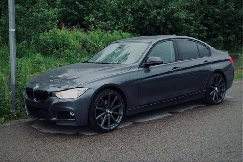 Grå Begagnad 2013 BMW 328 Performance Sedan | 160 000 kr - Bild 1/4