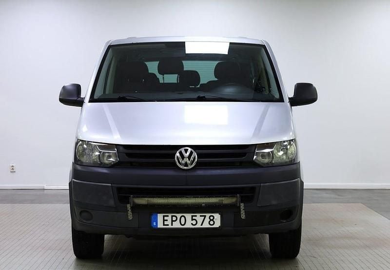 Silver Begagnad 2011 VW Caravelle Trendline Minibuss | 104 900 kr (Marknadspris) - Bild 1/4