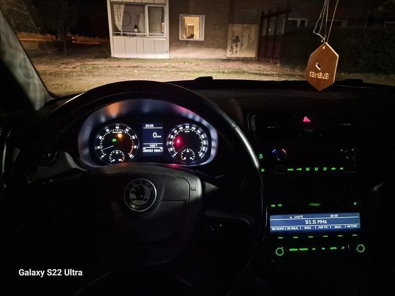 Svart Begagnad 2011 Skoda Fabia Elegance Halvkombi | 26 500 kr (Bra pris) - Bild 1/4