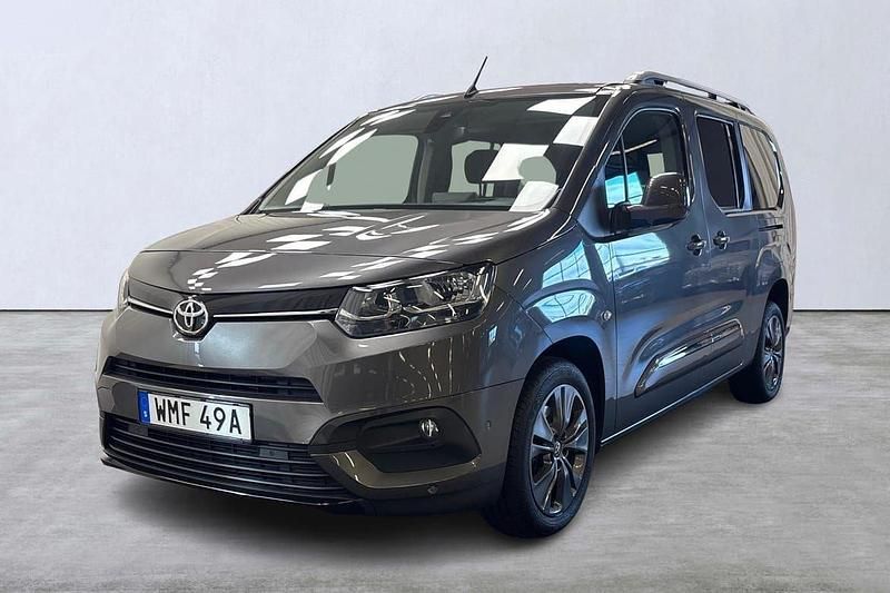 Mörkgrå (grå) Begagnad 2020 Toyota Proace Verso City Kombi | 279 900 kr (Dyr) - Bild 1/4