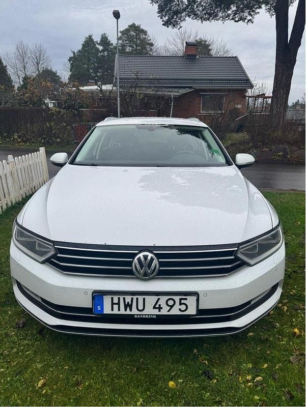 Vit Begagnad 2016 VW Passat GT Kombi | 140 000 kr (Bra pris) - Bild 1/4