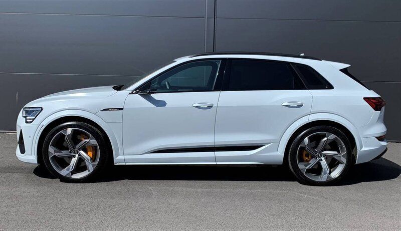 Vit Begagnad 2021 Audi e-tron Design SUV | 1 145 000 kr - Bild 1/1