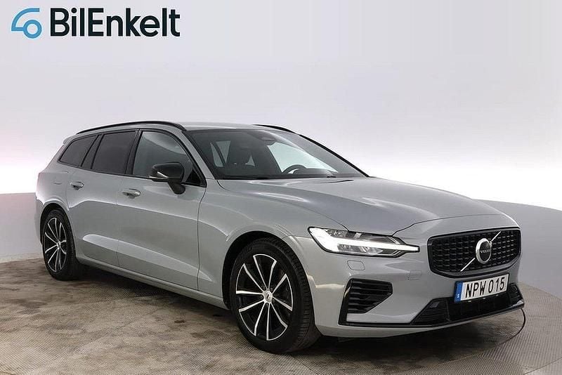 Grå Begagnad 2023 Volvo V60 Plus Kombi | 479 900 kr (Lite dyr) - Bild 1/4