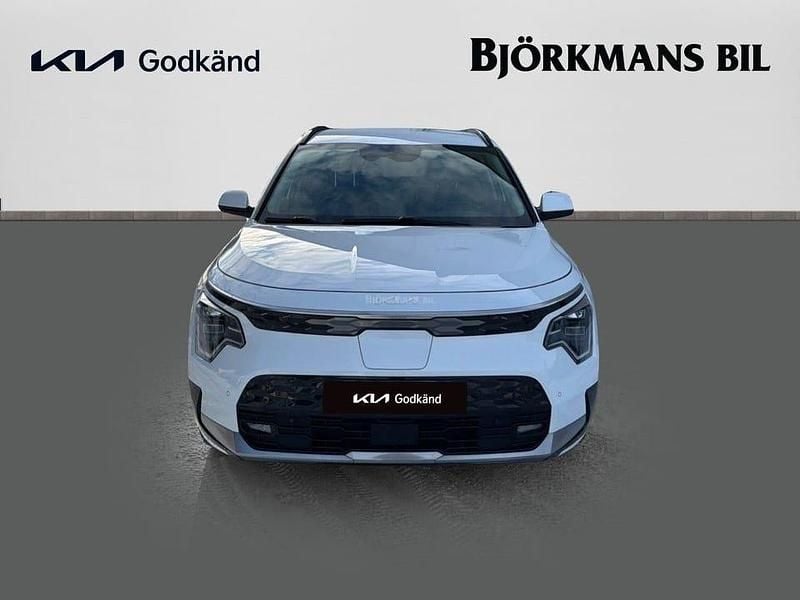 Begagnad Kia e-Niro 150 kW (204 HK) 2023 /ud/ clear white SUV