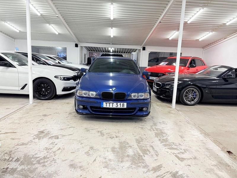 Blå Begagnad 2002 BMW 525 Sedan | 59 900 kr (Marknadspris) - Bild 1/4