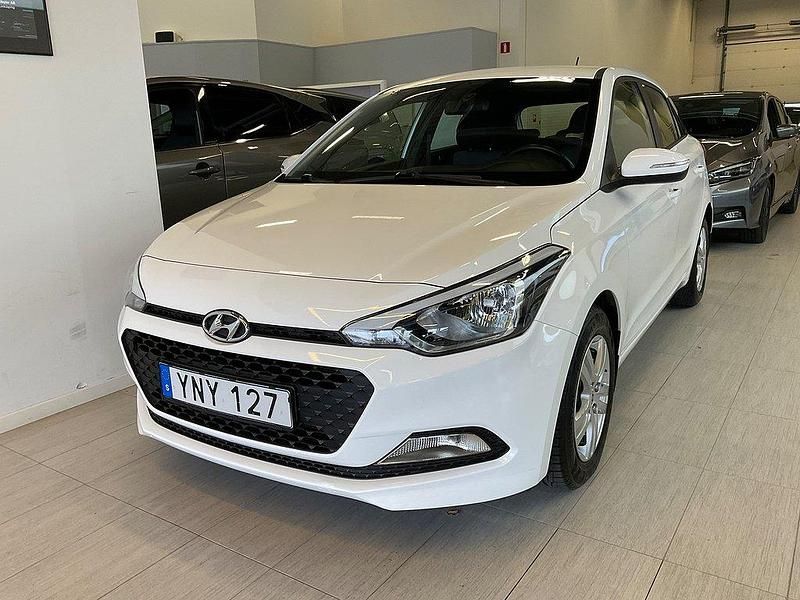 Vit Begagnad 2017 Hyundai i20 Comfort Halvkombi | 98 000 kr (Marknadspris) - Bild 1/4