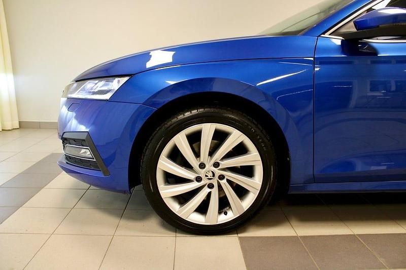 Begagnad Skoda Octavia Style 200 HK (147 kW) 2022 Blå Kombi