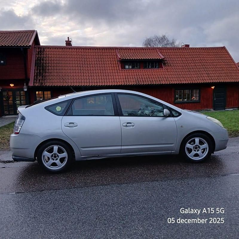 Begagnad 2005 Toyota Prius Halvkombi | 45 000 kr (Marknadspris) - Bild 1/4