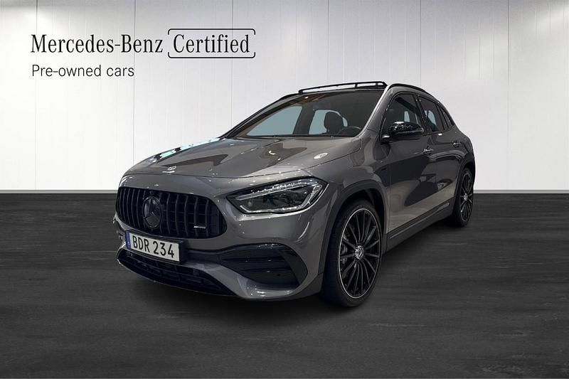 Svart Begagnad 2022 Mercedes GLA35 AMG Premium Plus SUV | 479 900 kr - Bild 1/4
