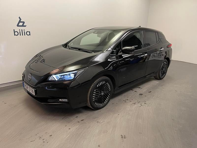 Svart Begagnad 2023 Nissan Leaf N-Connecta Halvkombi | 179 000 kr (Marknadspris) - Bild 1/3