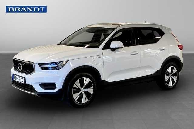 Vit Begagnad 2020 Volvo XC40 Momentum SUV | 239 900 kr (Superpris) - Bild 1/3