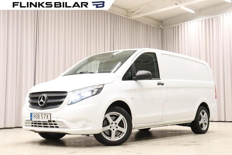Vit Begagnad 2020 Mercedes Vito Minibuss | 329 800 kr (Marknadspris) - Bild 1/4
