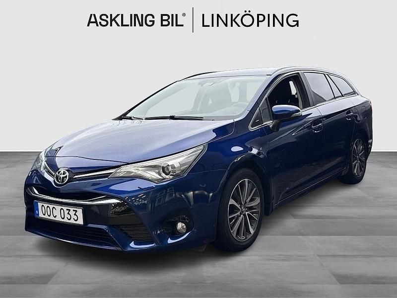 Mörkblå Begagnad 2015 Toyota Avensis Active Kombi | 159 000 kr (Marknadspris) - Bild 1/4