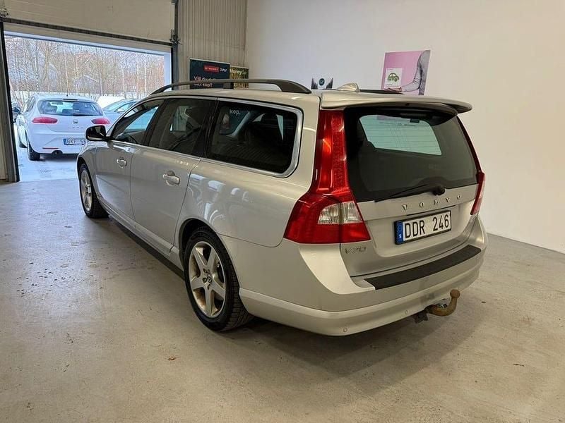 Begagnad Volvo V70 Momentum 234 HK (172 kW) 2010 Grå Kombi