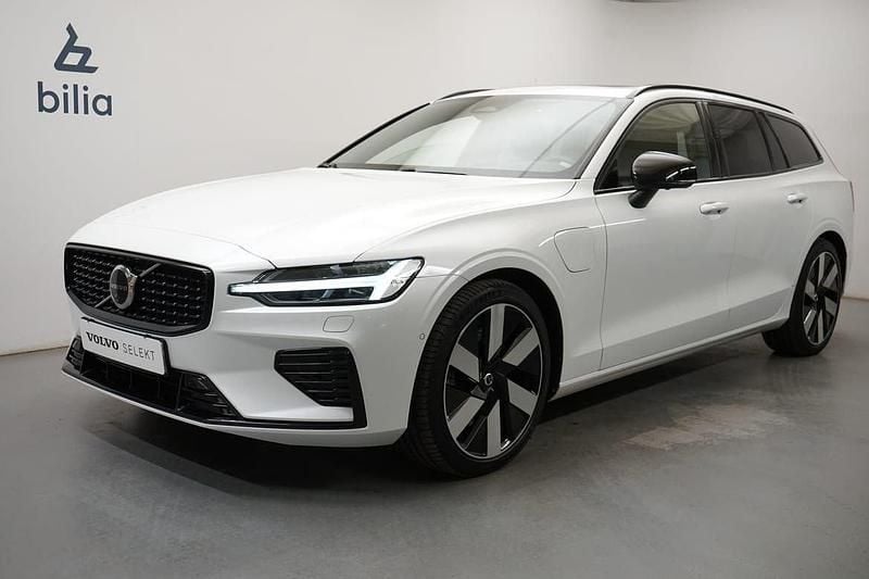 Vit Begagnad 2023 Volvo V60 Plus Kombi | 429 900 kr (Marknadspris) - Bild 1/3