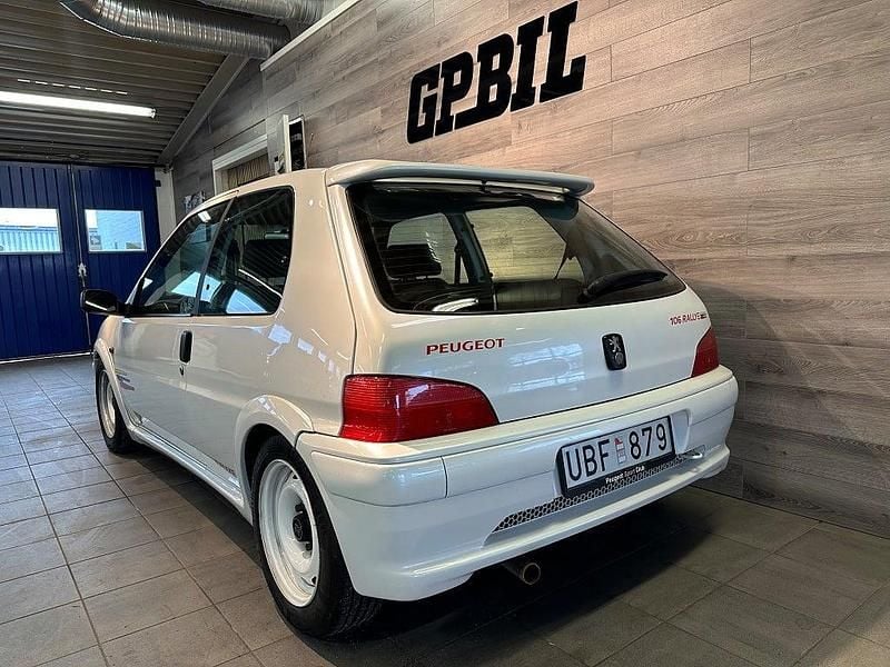 Begagnad Peugeot 106 101 HK (74 kW) 1998 Vit Halvkombi