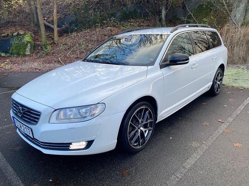 Vit Begagnad 2014 Volvo V70 Momentum Kombi | 109 900 kr (Bra pris) - Bild 1/4