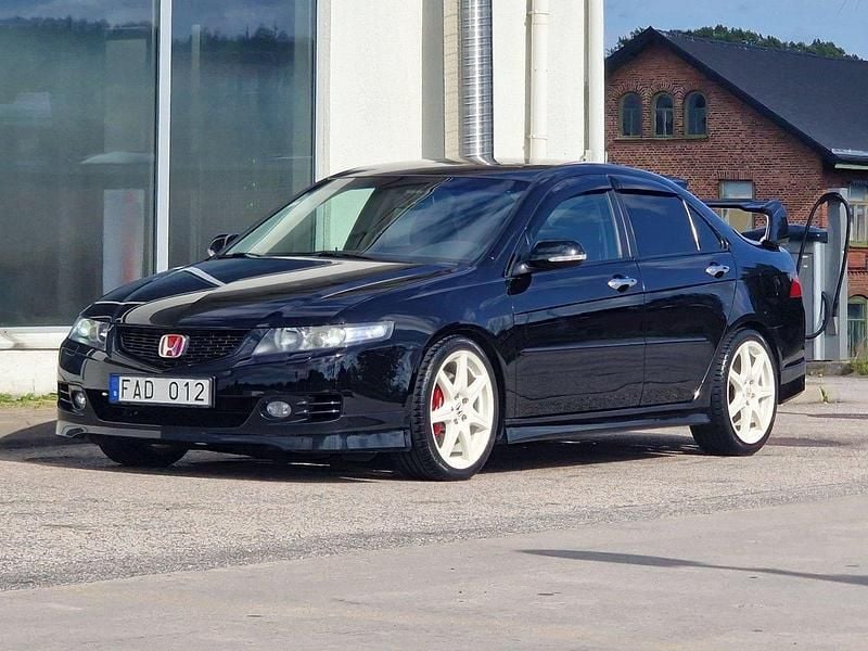 Svart Begagnad 2007 Honda Accord Type S Sedan | 129 900 kr - Bild 1/4