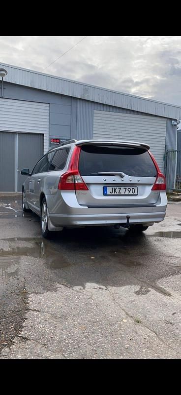 Begagnad 2008 Volvo V70 Kombi | 57 000 kr (Lite dyr) - Bild 1/4