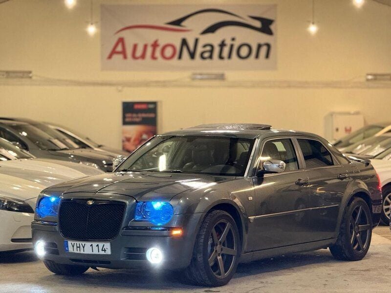 Mörkgrå (grå) Begagnad 2005 Chrysler 300C Sedan | 84 900 kr - Bild 1/4