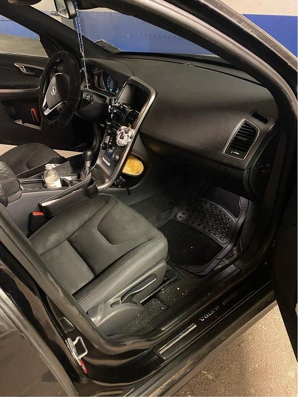 Svart Begagnad 2014 Volvo XC60 Momentum SUV | 115 000 kr (Bra pris) - Bild 1/4