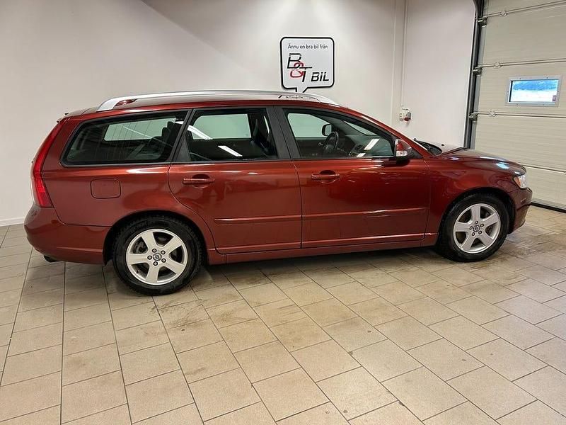 Begagnad Volvo V50 Summum 180 HK (132 kW) 2009 Röd Kombi