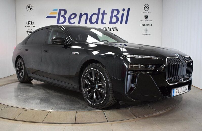 Svart Begagnad 2023 BMW i7 Executive Sedan | 1 299 500 kr - Bild 1/4